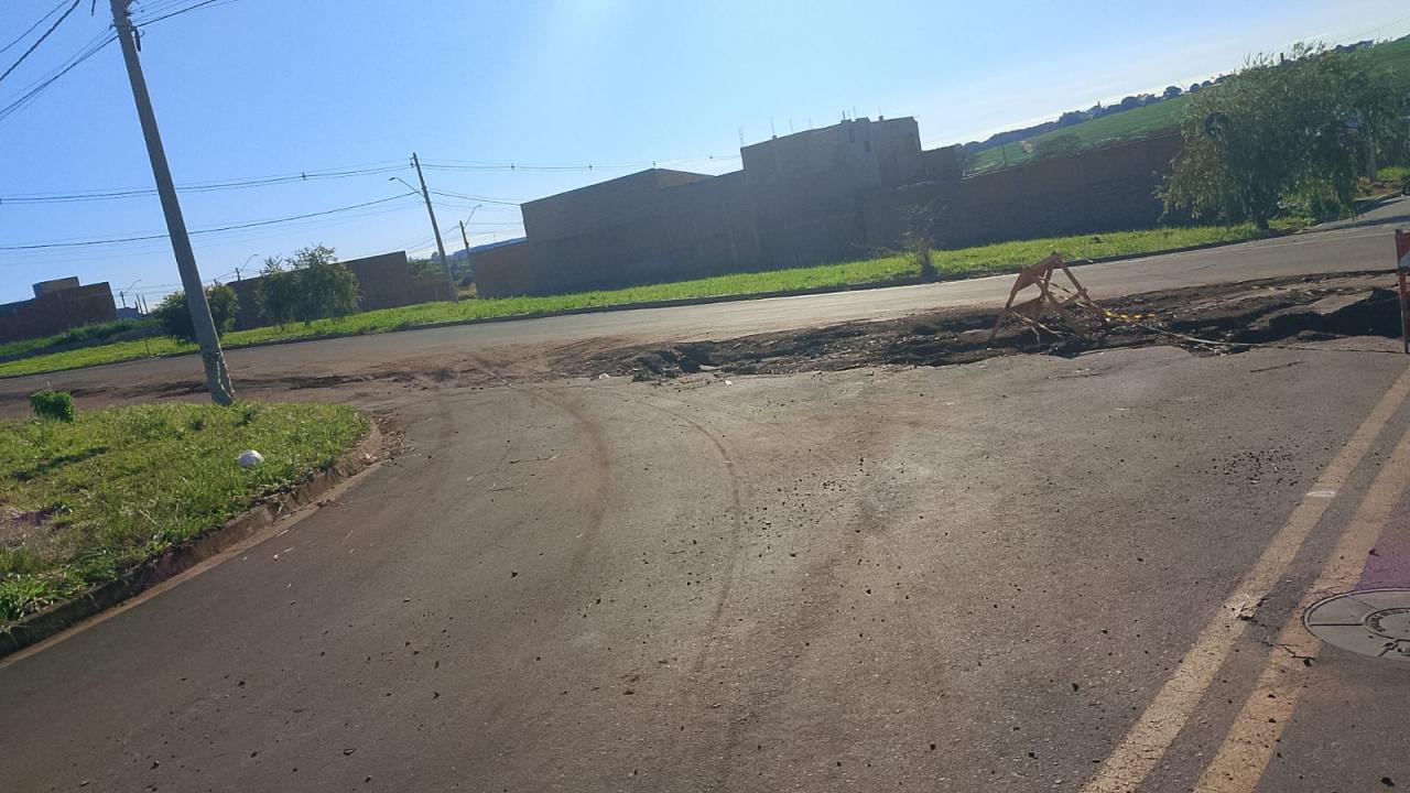 Foto 2 de 4 — Como tá seu bairro? Buracos deixados pelo DAAE revoltam moradores do Alamedas 2